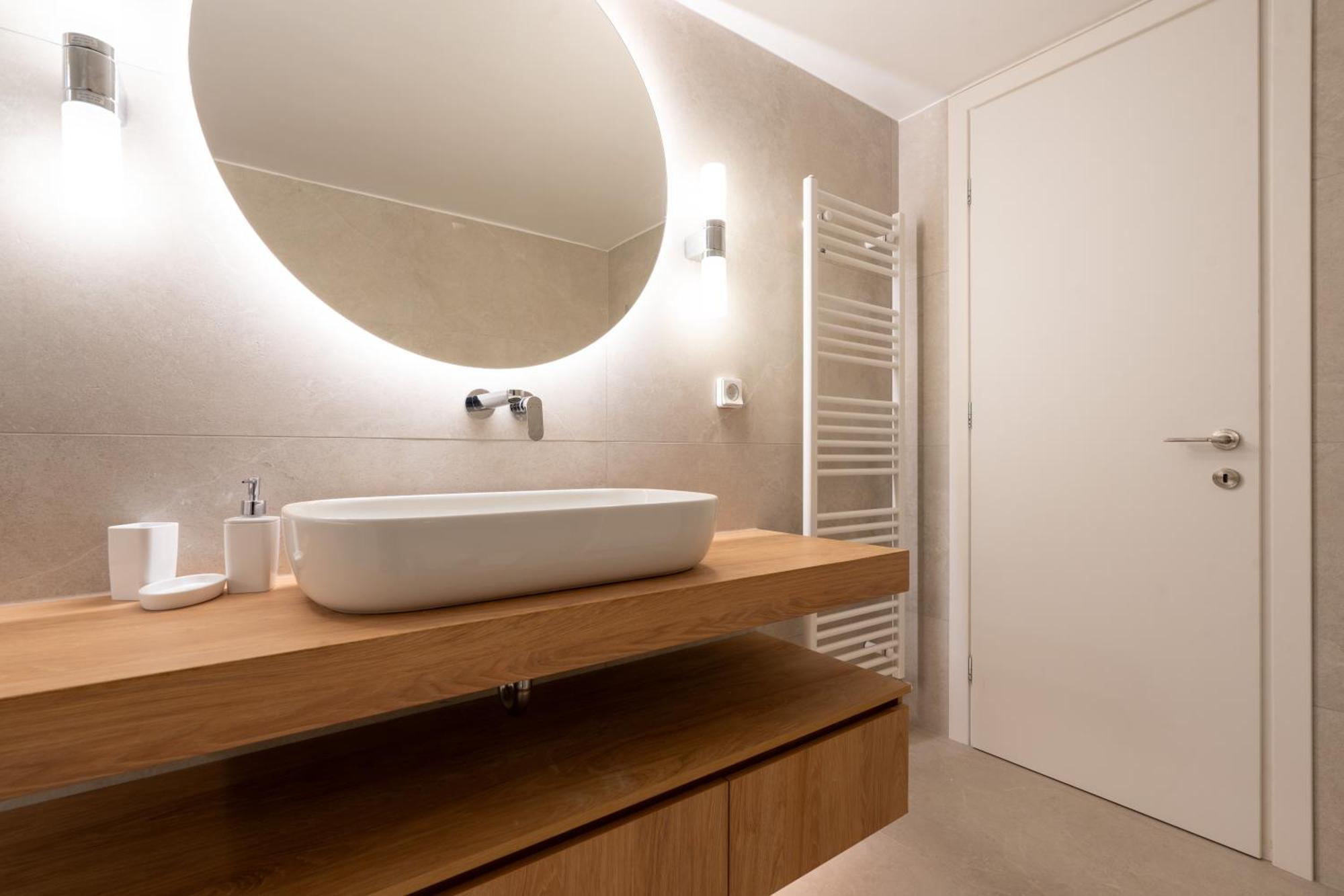 Corner Penthouse In Acropolis Apartment