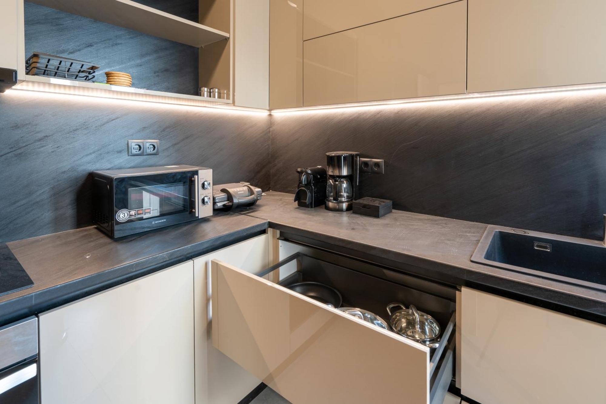 Corner Penthouse In Acropolis *