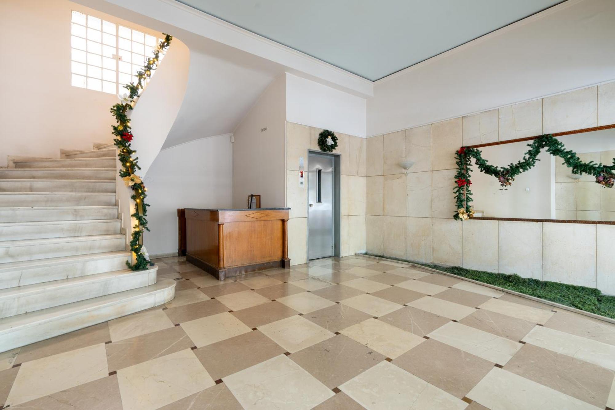 Corner Penthouse In Acropolis *